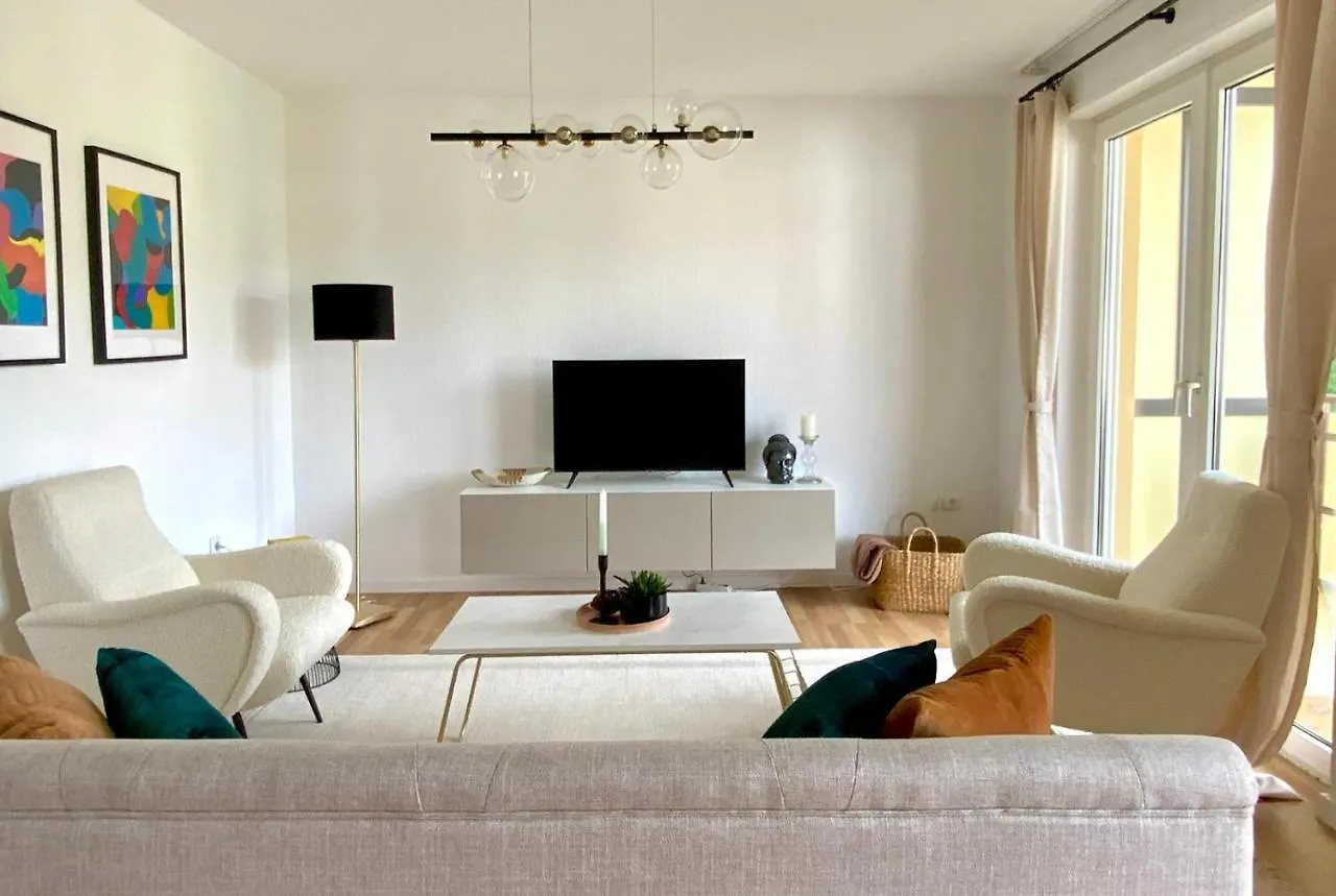 Family Friendly Work From Home 2Br, Balcony, Wifi, Netflix, Near Basf Ludwigshafen am Rhein 0*,